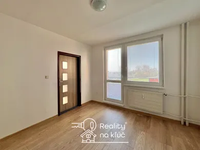 Na prenájom 1-izbový byt, 42 m², Nové Zámky, Nábrežná