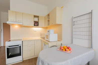 Na prenájom 1-izbový byt, 35 m², Bratislava-Nové Mesto, Račianska