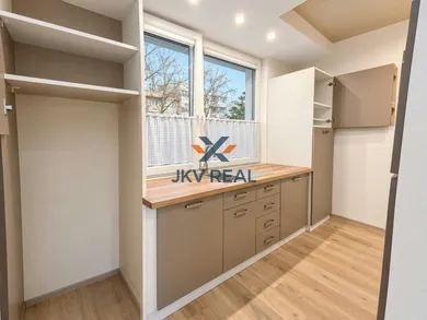 Na predaj 3-izbový byt, 86 m², Hlohovec, vinohradská