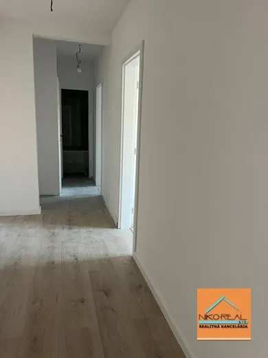 Na predaj 3-izbový byt, 76 m², Bratislava-Ružinov, Mesačná
