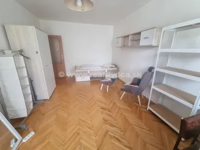 Na prenájom 3-izbový byt, 81 m², Dubnica nad Váhom