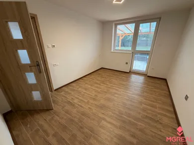 Na predaj 4-izbový dom, 920 m², Topoľčany, Sládkovičova