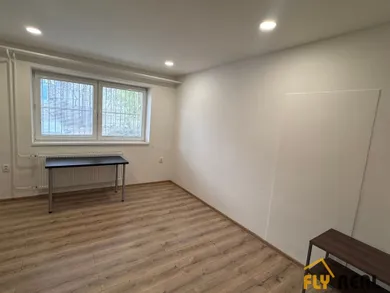 Lokale komercyjne na wynajem, Trnava · €230