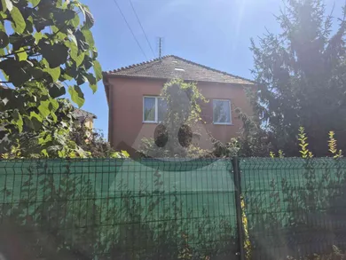 Na predaj 4-izbový dom, 102 m², Komárno, Sídlisko V
