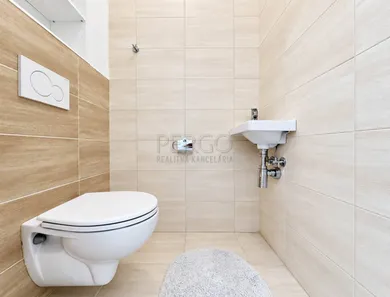 Na prenájom 2-izbový byt, 73 m², Bratislava-Nové Mesto