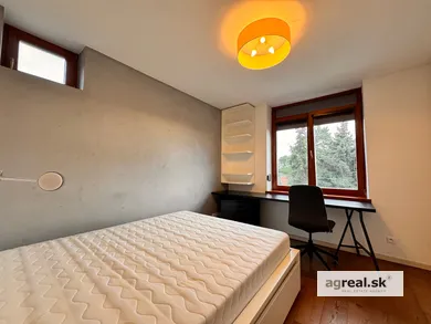 Na predaj 3-izbový byt, 81 m², Bratislava-Staré Mesto, Červeňova