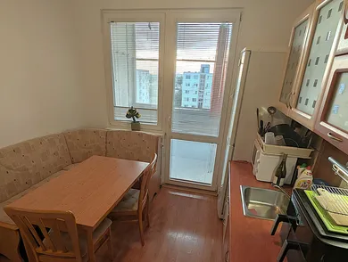 Na predaj 3-izbový byt, 70 m², Bratislava-Petržalka, Smolenická