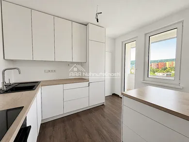 Mieszkania na sprzedaż, 3-pokojowe, Bratislava-Dúbravka · €278 700