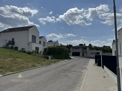 Na predaj pozemok, 654 m², Bratislava-Devín, Včeláriková