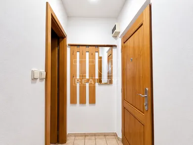 Na prenájom 1-izbový byt, 34 m², Nové Mesto nad Váhom