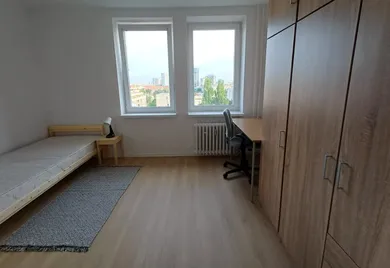 Na prenájom 3-izbový byt, 62 m², Bratislava-Nové Mesto, Račianska