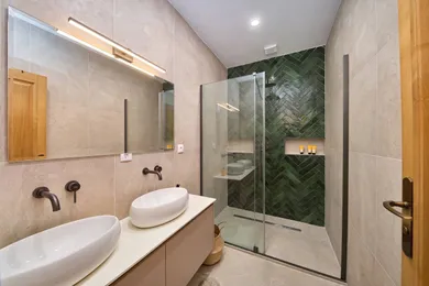 Na predaj 3-izbový byt, 99 m², Bratislava-Staré Mesto, Jelenia