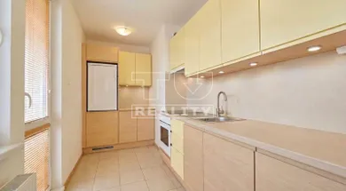 Na predaj 3-izbový byt, 50 m², Bratislava-Rača
