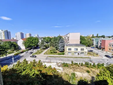 Na prenájom 3-izbový byt, 68 m², Galanta, Hlavná
