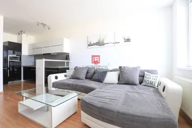 Na prenájom 2-izbový byt, 55 m², Bratislava-Petržalka, Budatínska