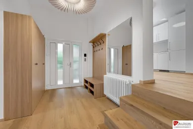 Na prenájom 3-izbový byt, 124 m², Bratislava-Karlova Ves, Sološnická