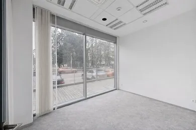 Na prenájom komerčné, 140 m², Bratislava-Petržalka