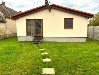 Na predaj 3-izbový dom, 83 m², Studienka