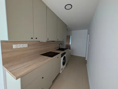Mieszkania na sprzedaż, 3-pokojowe, Komárno · €132 900