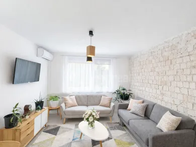 Mieszkania na wynajem, 3-pokojowe, Šaľa · €800