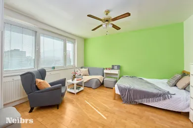 Na predaj 1-izbový byt, 35 m², Bratislava-Petržalka, Jasovská