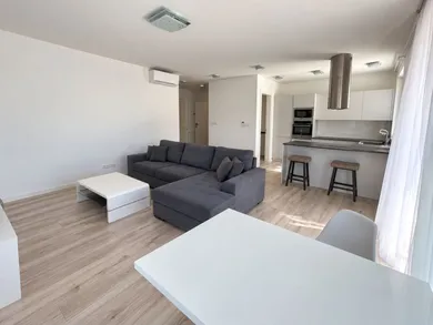 Na prenájom 2-izbový byt, 70 m², Bratislava-Staré Mesto