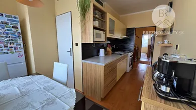 Na predaj 3-izbový byt, 80 m², Brezno, Malinovskeho
