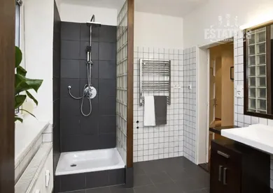 Na prenájom 2-izbový byt, 80 m², Bratislava-Ružinov, Košická