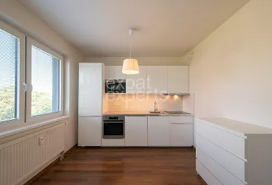 Na prenájom 1-izbový byt, 36 m², Bratislava-Ružinov, Jégého