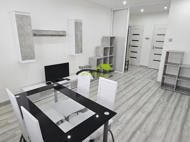 Na predaj 3-izbový byt, 65 m², Senica, Palárikova