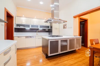 Byty na predaj 4-izbový, Košice-Staré Mesto · €465 000