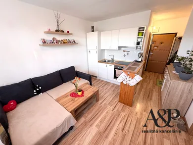 Na predaj 1-izbový byt, 37 m², Senica, Hollého
