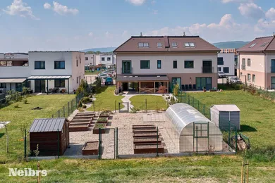 Дома на продажу, 3-комнатные, Slovenský Grob · €319 000
