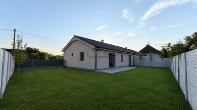 Na predaj dom, 101 m², Nové Zámky, Gúgska