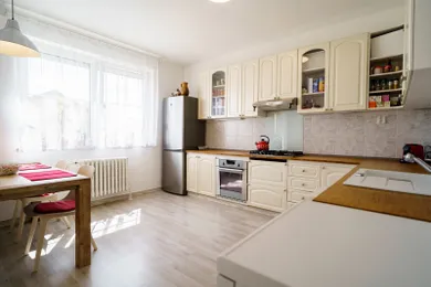Na predaj 5-izbový byt, 183 m², Pezinok, Silvánová