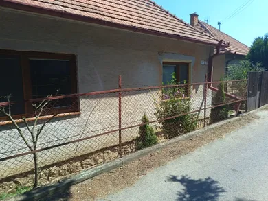 Na predaj 2-izbový dom, 82 m², Nitra, Stračia