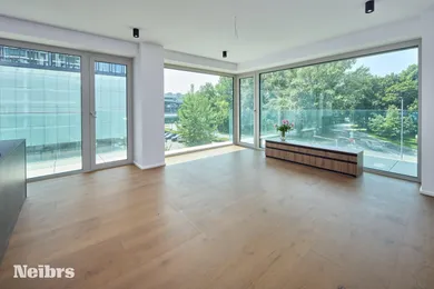 Na predaj 4-izbový byt, 100 m², Bratislava-Petržalka, Krasovského