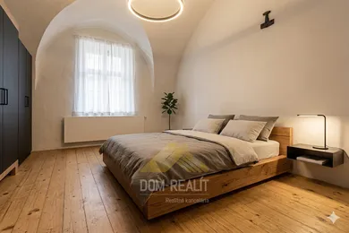 Na predaj 4-izbový dom, 100 m², Svätý Jur, Prostredná