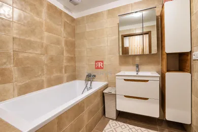 Na prenájom 2-izbový byt, 58 m², Bratislava-Nové Mesto, Tupého