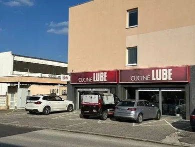 Na predaj komerčné, Bratislava-Ružinov, Pestovateľská