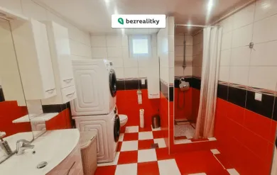 Na predaj 2-izbový dom, 89 m², Bratislava-Rača