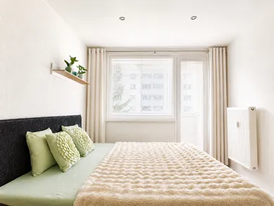 Na prenájom 2-izbový byt, 51 m², Prievidza, Š. Králika