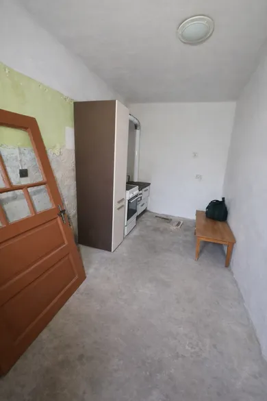 Na prenájom dom, Dobrá Voda