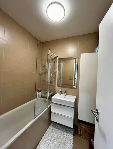 Na predaj 2-izbový byt, 63 m², Bratislava-Devínska Nová Ves