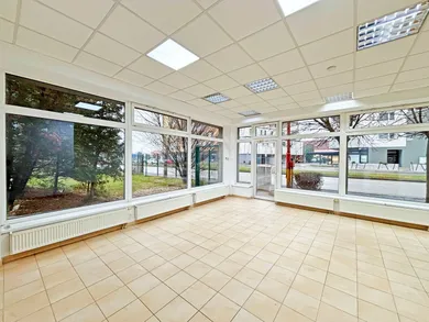 Na prenájom komerčné, 64 m², Bratislava-Podunajské Biskupice, Kazanská