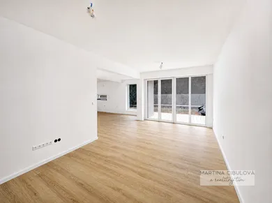 Eladó házak, 4-szobás, Banská Bystrica · €340 000
