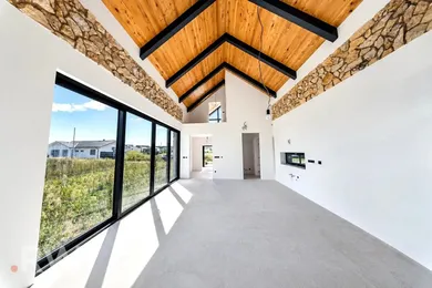 Na predaj 5-izbový dom, 175 m², Šajdíkove Humence, Šajdíkové Humence