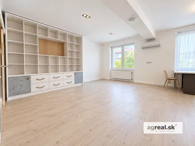 Na predaj 2-izbový byt, 57 m², Bratislava-Ružinov, Niťová