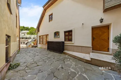 Na predaj 3-izbový byt, 164 m², Banská Štiavnica, Jána Bottu