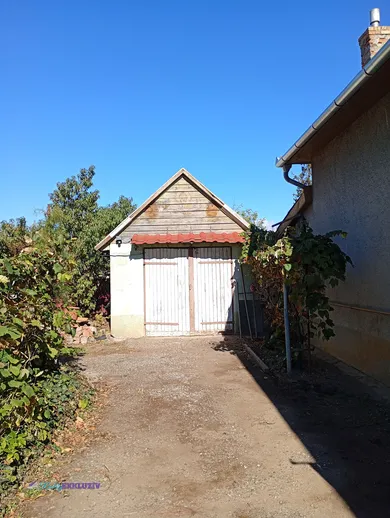 Na predaj dom, 100 m², Želiezovce